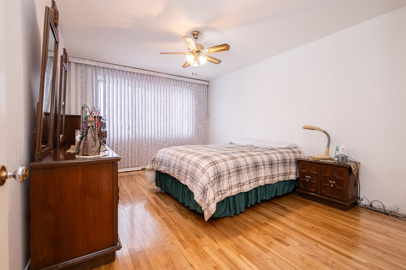 Primary bedroom - 1404 Boul. Élisabeth, Laval (Chomedey), QC - Indoor Photo Showing Bedroom