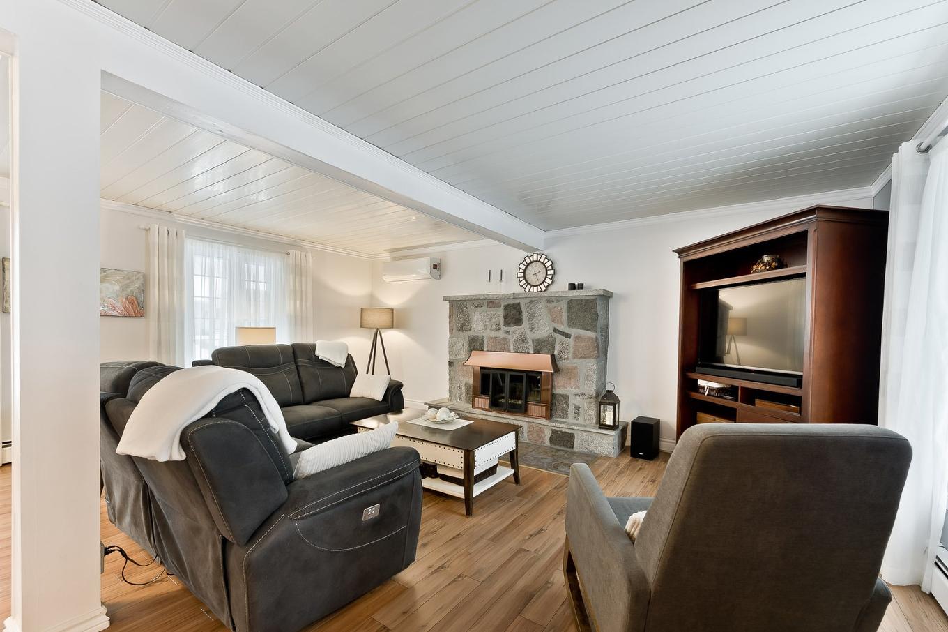 Salon - 2186 Rue Normand, Sherbrooke (Fleurimont), QC - Indoor Photo Showing Living Room With Fireplace