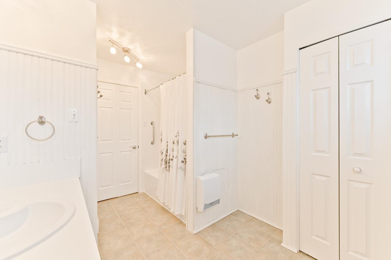 Salle de bains - 2186 Rue Normand, Sherbrooke (Fleurimont), QC - Indoor