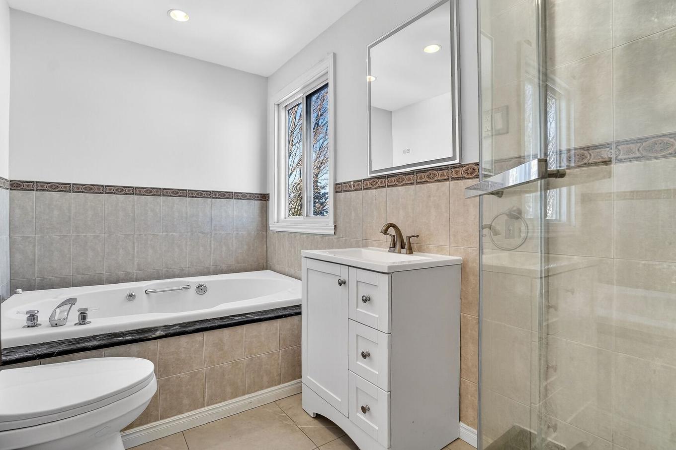 Ensuite bathroom - 15 Rue De Montevideo, Kirkland, QC - Indoor Photo Showing Bathroom