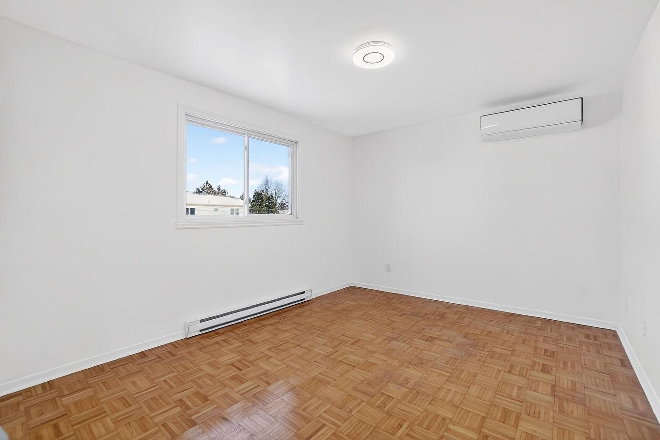 Bedroom - 15 Rue De Montevideo, Kirkland, QC - Indoor Photo Showing Other Room