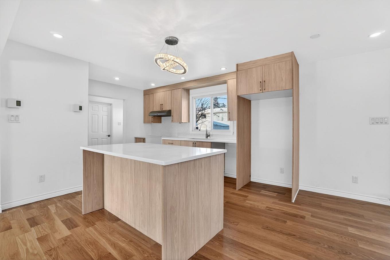 Kitchen - 15 Rue De Montevideo, Kirkland, QC - Indoor Photo Showing Kitchen