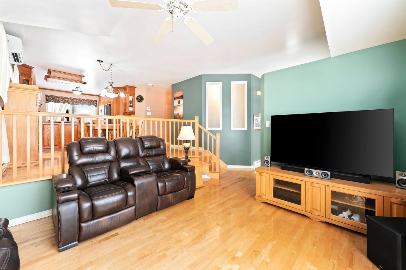 Salon - 164 Rue De L'Île-Aux-Fraises, Terrebonne (Lachenaie), QC - Indoor Photo Showing Living Room