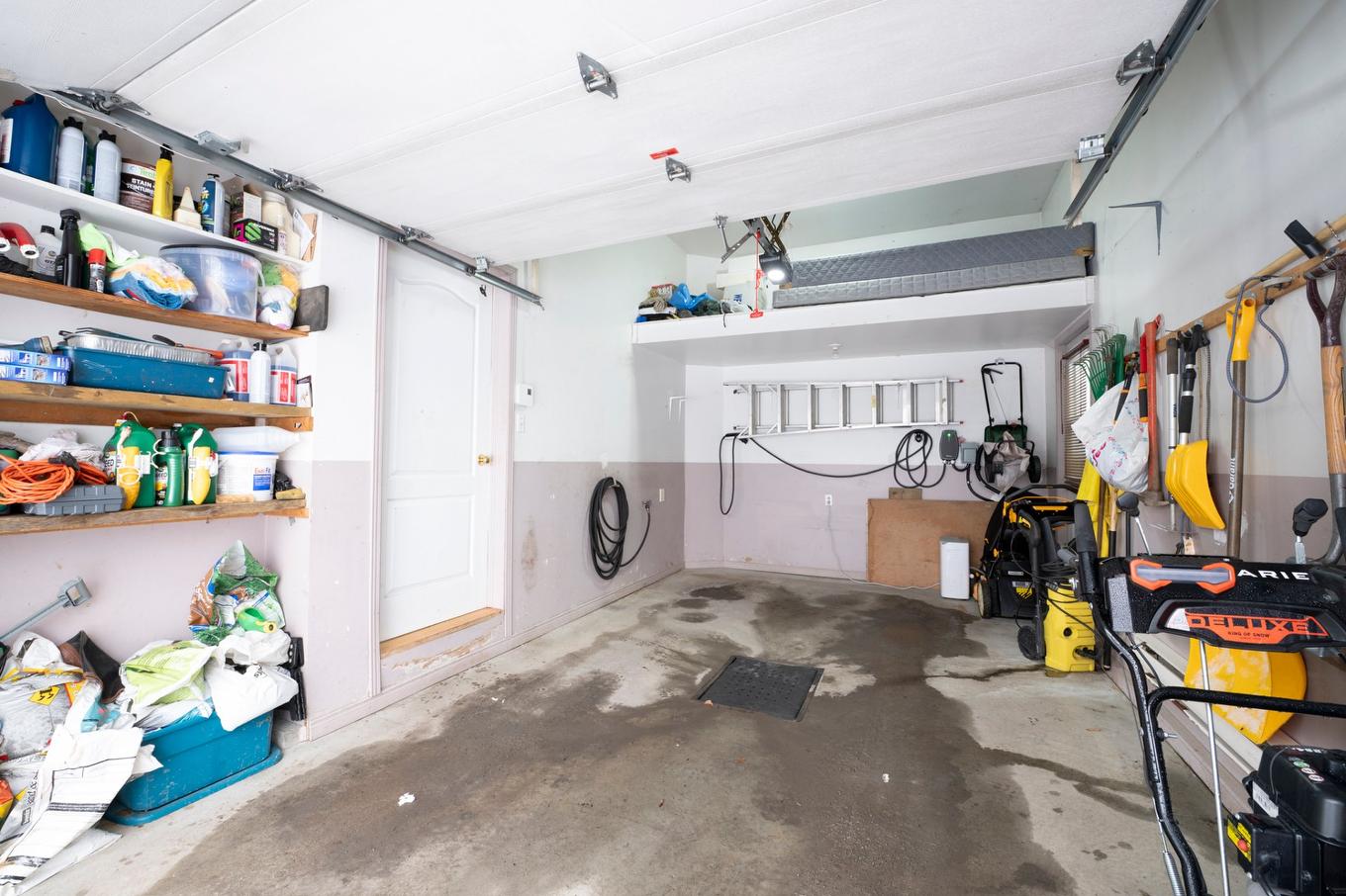 Garage - 164 Rue De L'Île-Aux-Fraises, Terrebonne (Lachenaie), QC - Indoor Photo Showing Garage