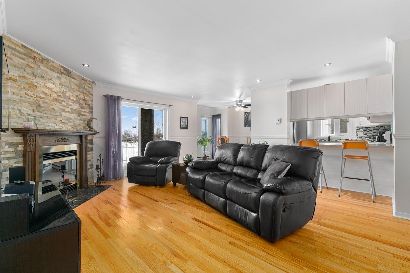 Salon - 30-1056 Boul. Iberville, Repentigny (Repentigny), QC - Indoor Photo Showing Living Room With Fireplace