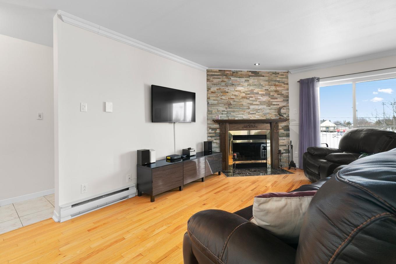 Salon - 30-1056 Boul. Iberville, Repentigny (Repentigny), QC - Indoor Photo Showing Living Room With Fireplace