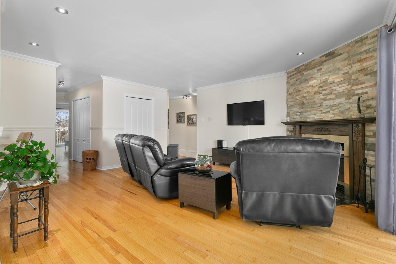 Salon - 30-1056 Boul. Iberville, Repentigny (Repentigny), QC - Indoor Photo Showing Living Room With Fireplace