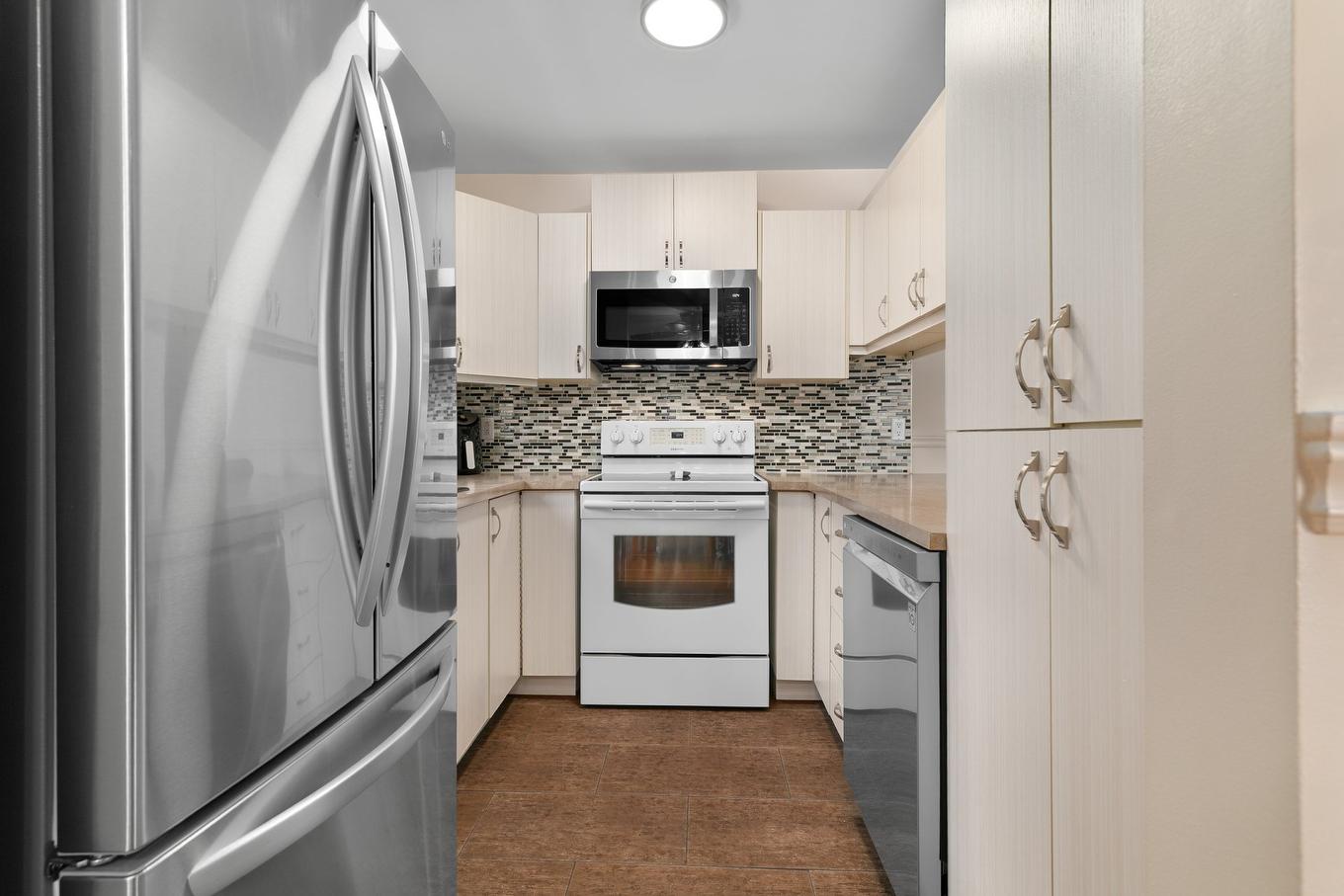 Cuisine - 30-1056 Boul. Iberville, Repentigny (Repentigny), QC - Indoor Photo Showing Kitchen With Upgraded Kitchen