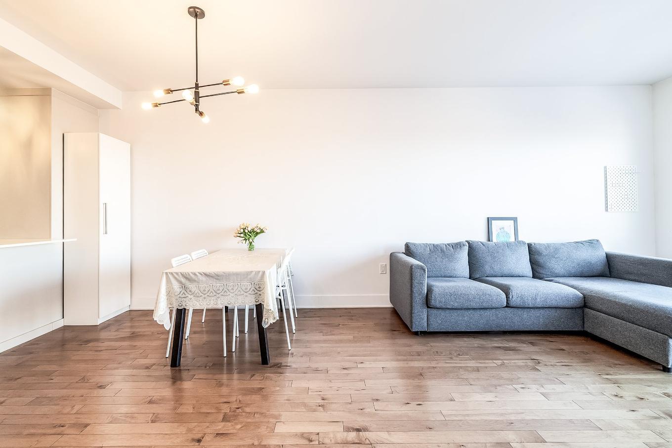 Salon - 402-3950 Rue Sherbrooke E., Montréal (Mercier/Hochelaga-Maisonneuve), QC - Indoor