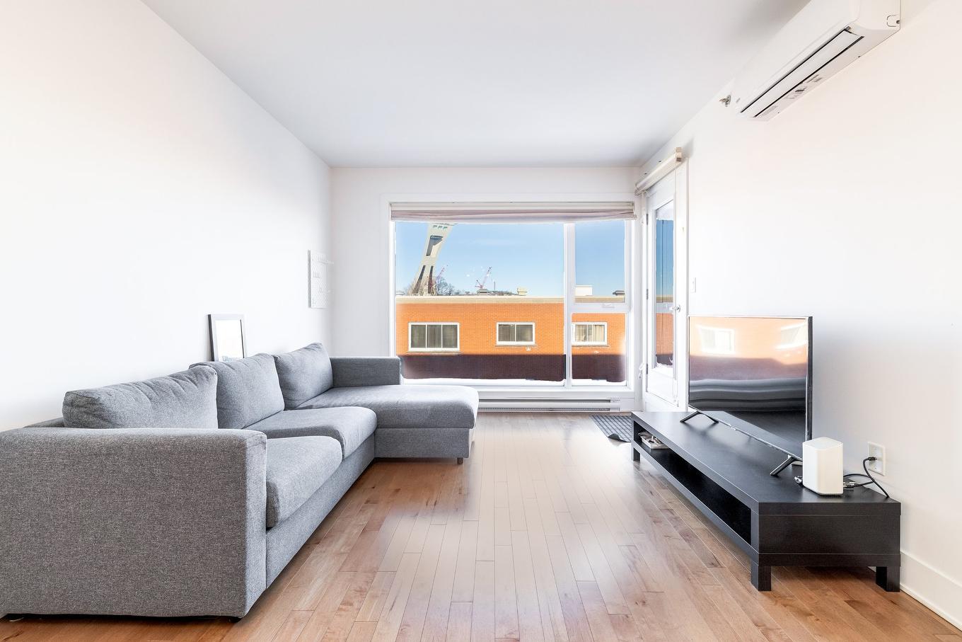 Salon - 402-3950 Rue Sherbrooke E., Montréal (Mercier/Hochelaga-Maisonneuve), QC - Indoor Photo Showing Living Room