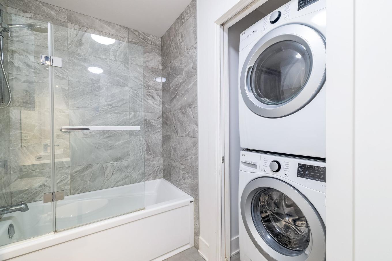 Salle de lavage - 402-3950 Rue Sherbrooke E., Montréal (Mercier/Hochelaga-Maisonneuve), QC - Indoor Photo Showing Laundry Room