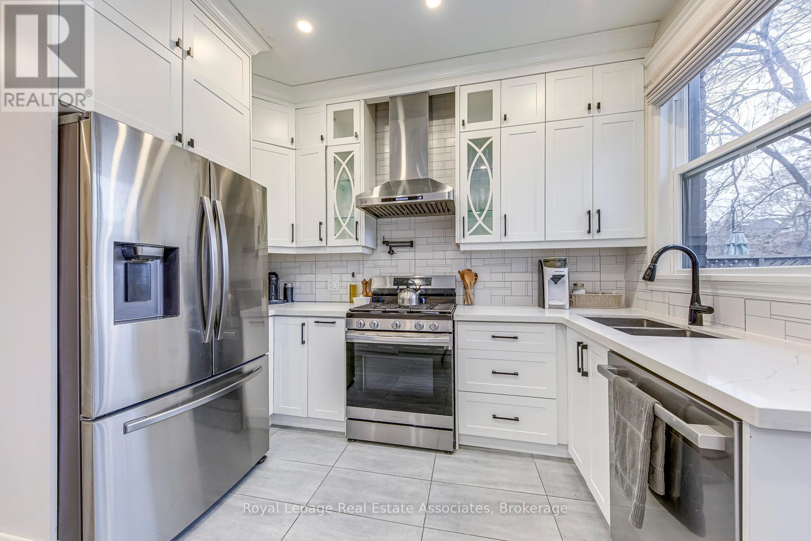 23 Fairholt Road N, Hamilton, ON - Indoor Photo Showing Kitchen With Double Sink With Upgraded Kitchen