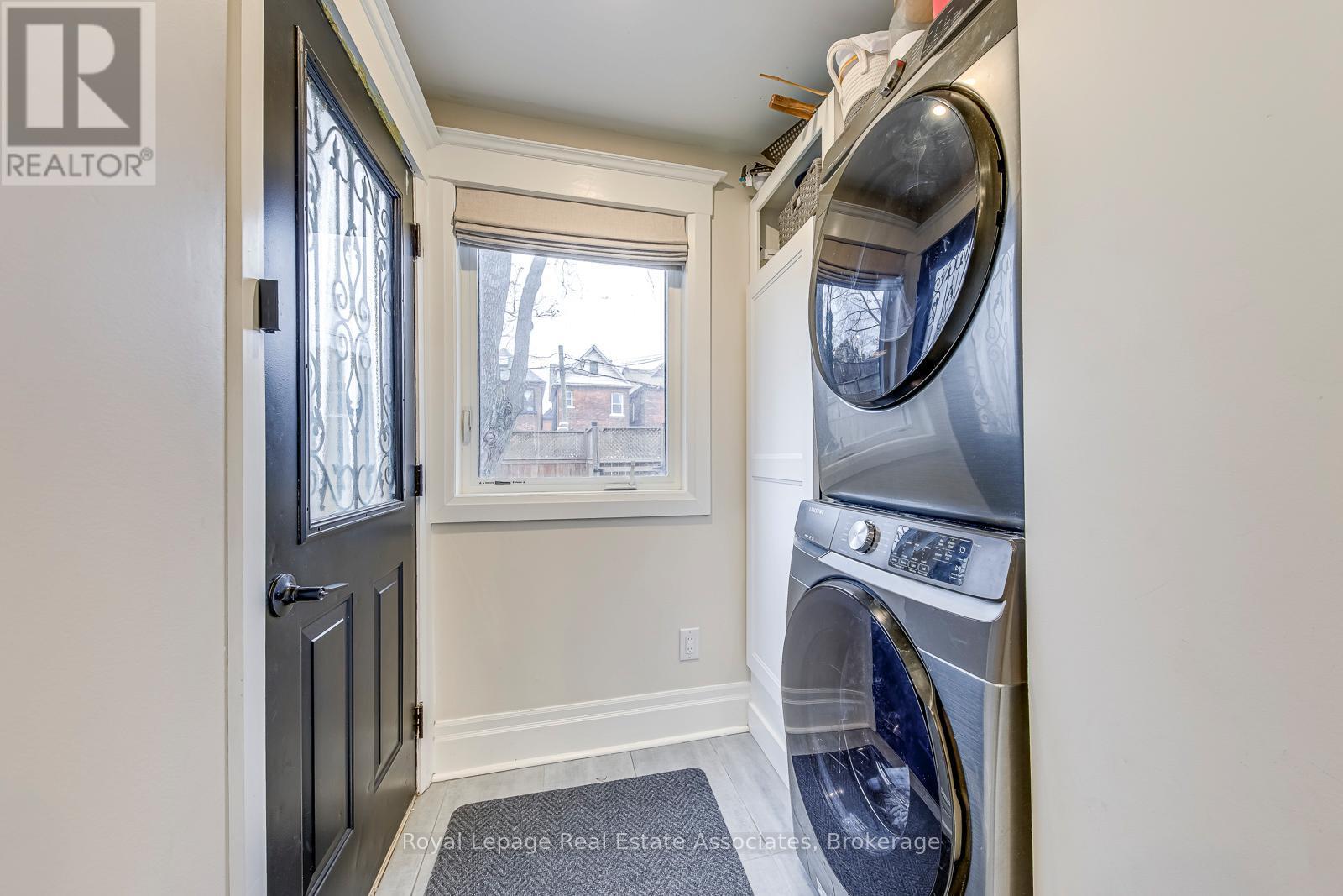 23 Fairholt Road N, Hamilton, ON - Indoor Photo Showing Laundry Room