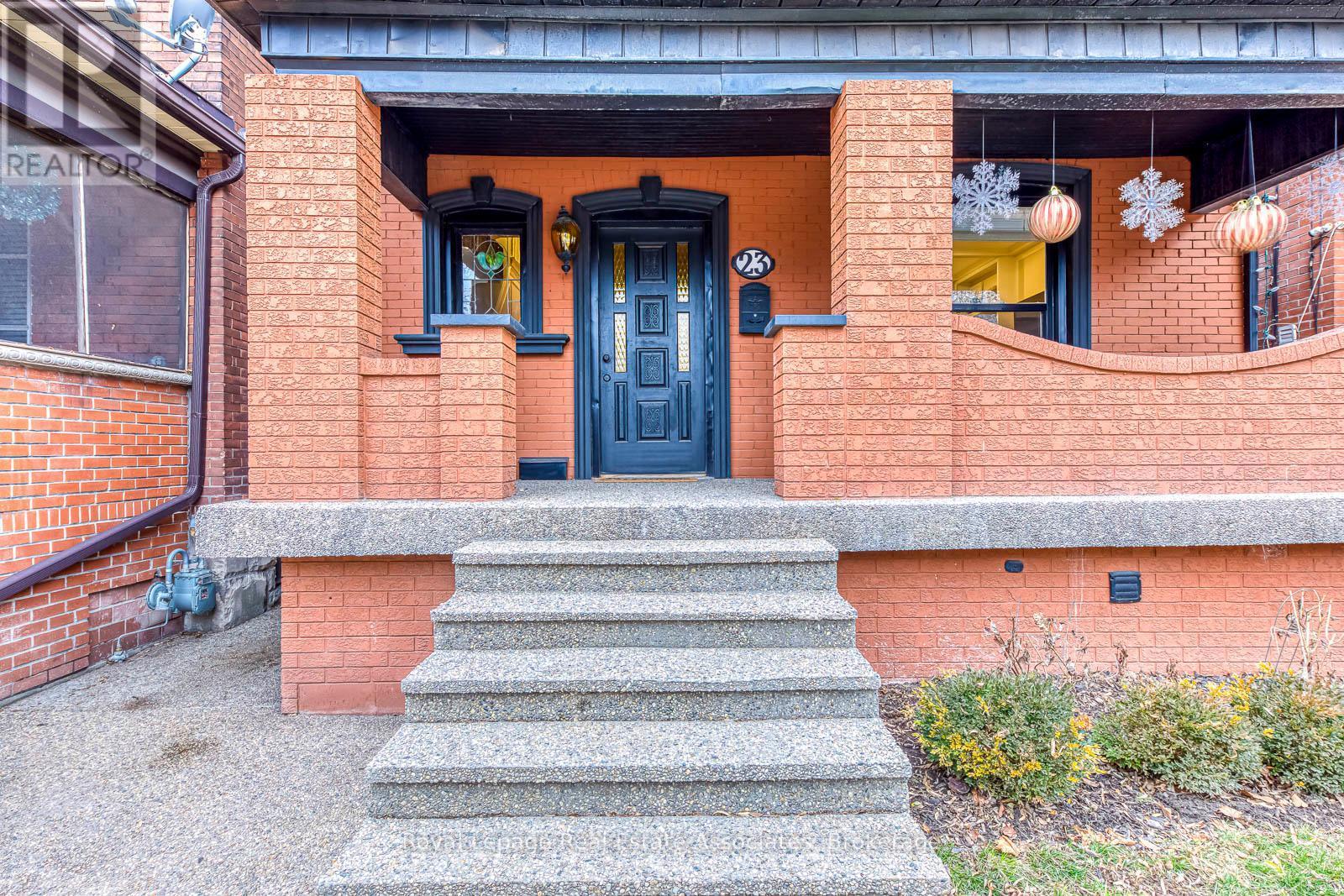 23 Fairholt Road N, Hamilton, ON - Outdoor With Exterior