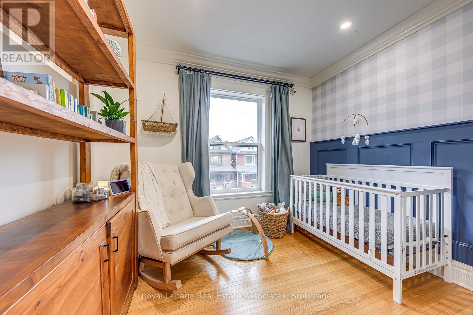 23 Fairholt Road N, Hamilton, ON - Indoor Photo Showing Bedroom