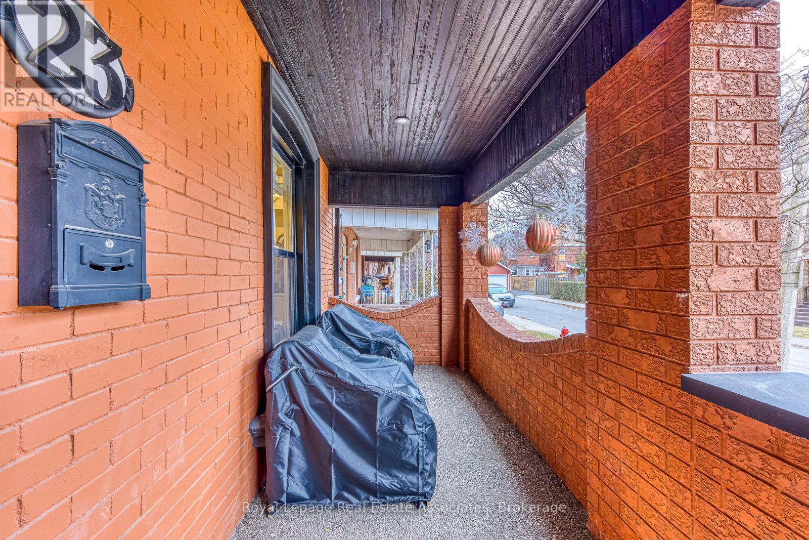 23 Fairholt Road N, Hamilton, ON - Outdoor With Exterior