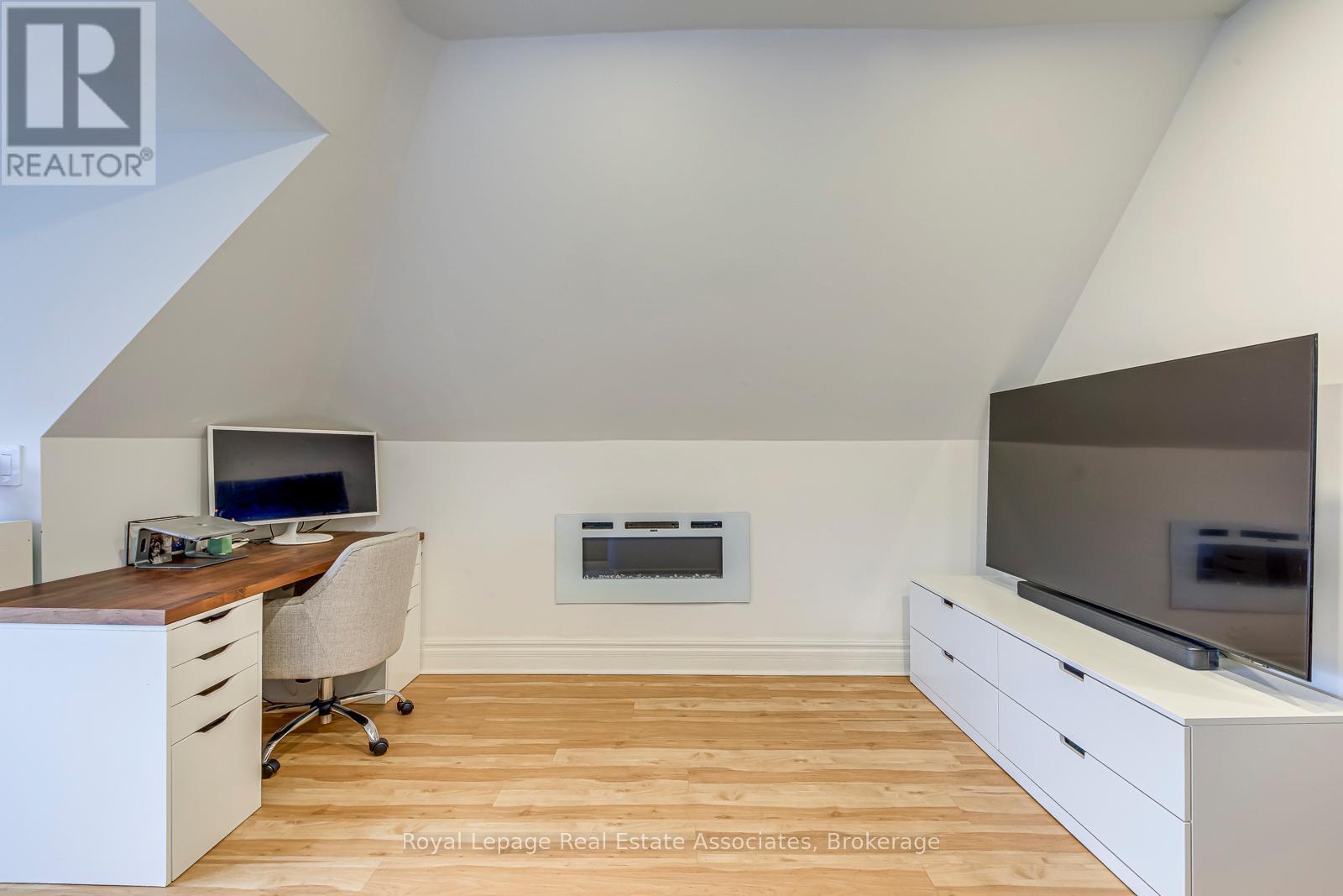 23 Fairholt Road N, Hamilton, ON - Indoor Photo Showing Office