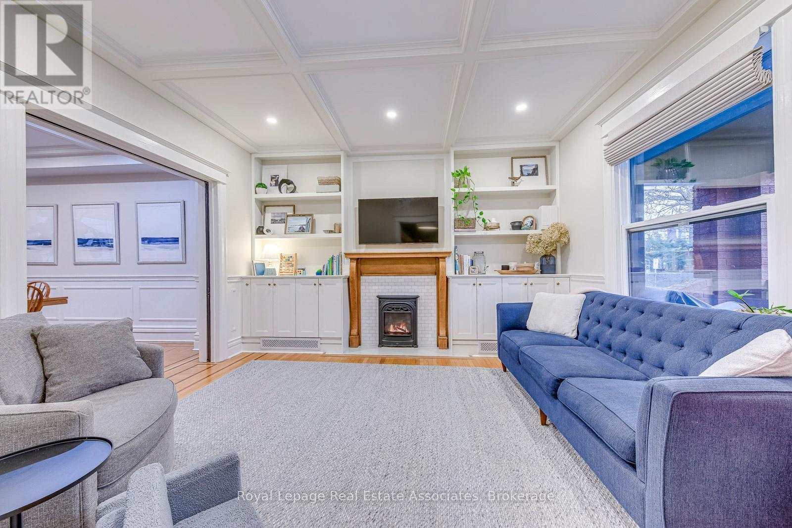 23 Fairholt Road N, Hamilton, ON - Indoor Photo Showing Living Room With Fireplace
