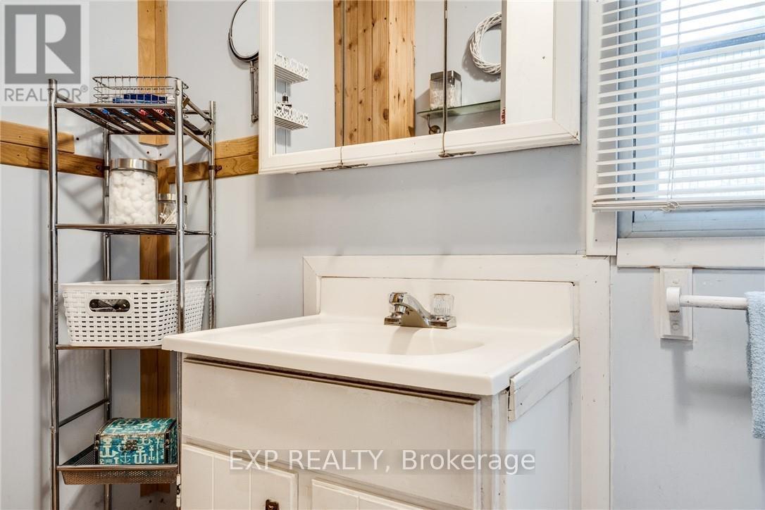 16 Victoria Avenue, Hamilton, ON - Indoor Photo Showing Other Room