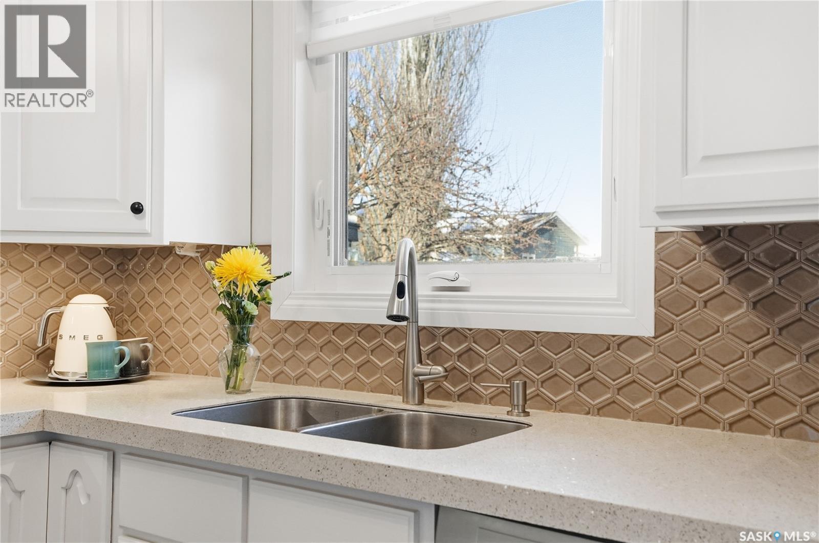 215 Wickenden Crescent, Saskatoon, SK - Indoor Photo Showing Kitchen With Double Sink