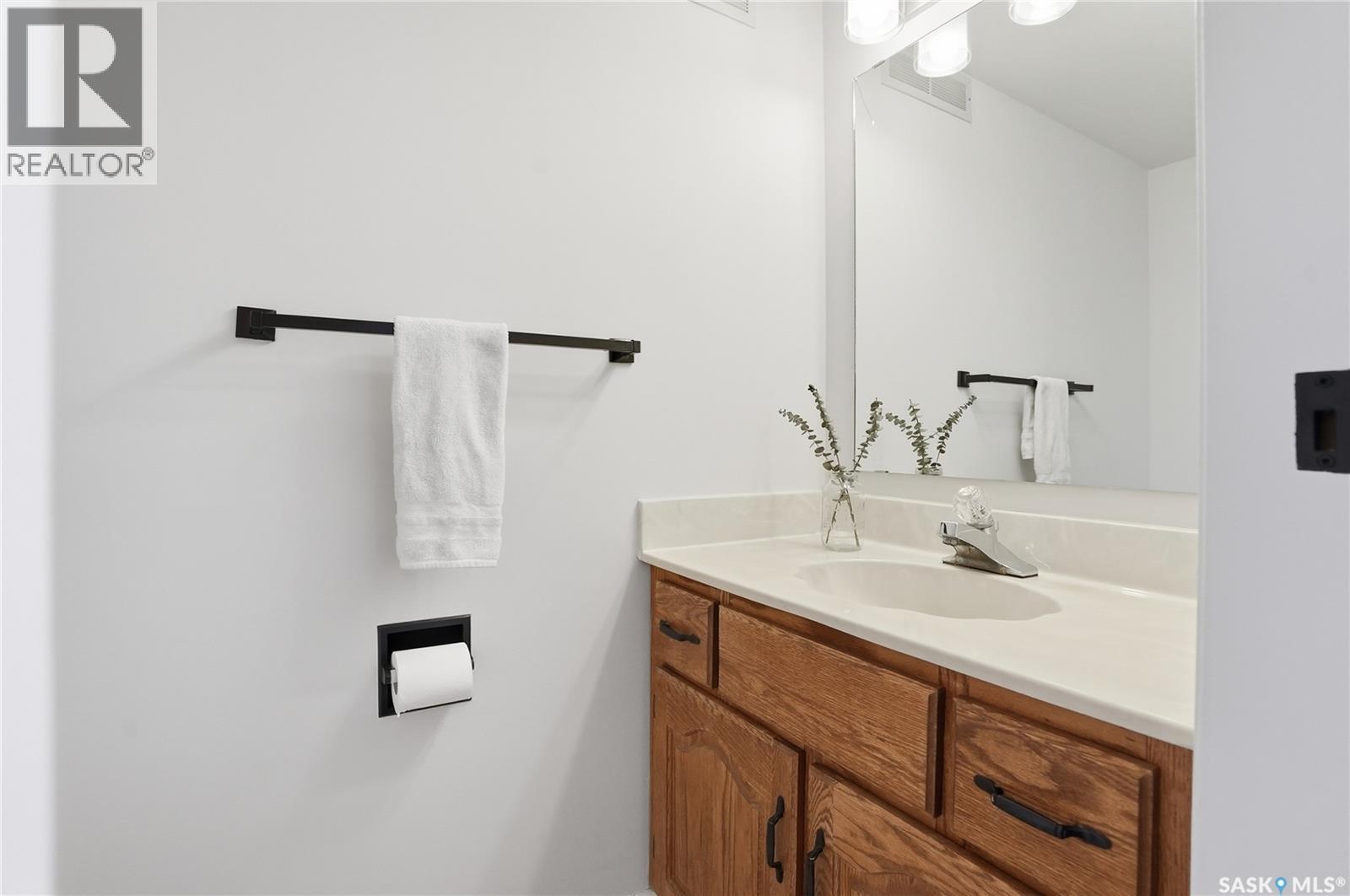 215 Wickenden Crescent, Saskatoon, SK - Indoor Photo Showing Bathroom