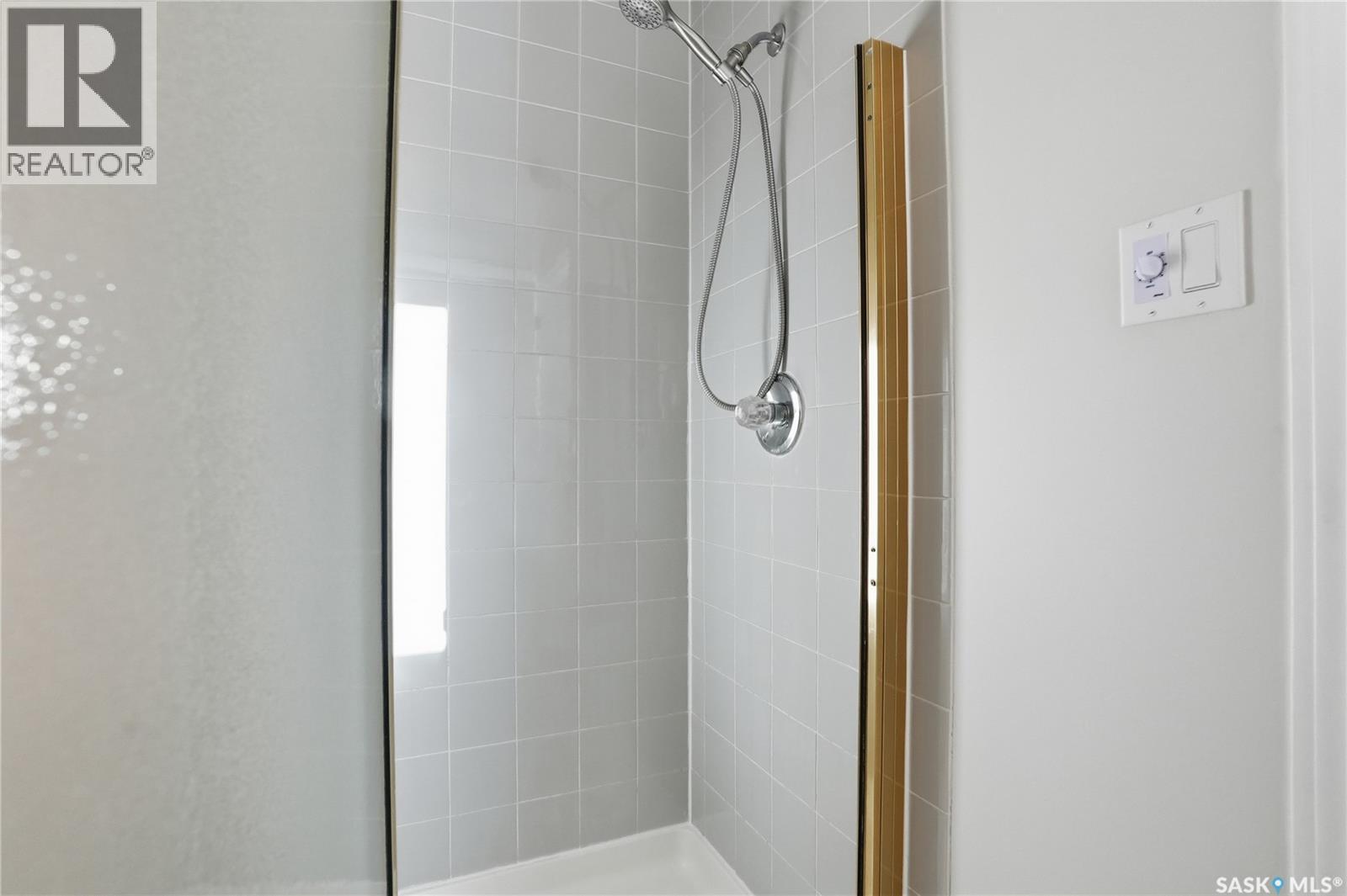 215 Wickenden Crescent, Saskatoon, SK - Indoor Photo Showing Bathroom