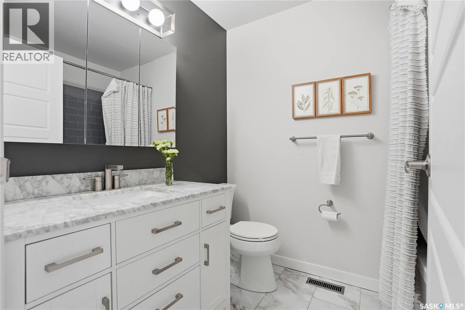 215 Wickenden Crescent, Saskatoon, SK - Indoor Photo Showing Bathroom