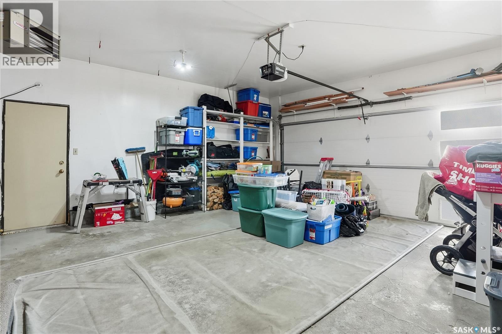 215 Wickenden Crescent, Saskatoon, SK - Indoor Photo Showing Garage