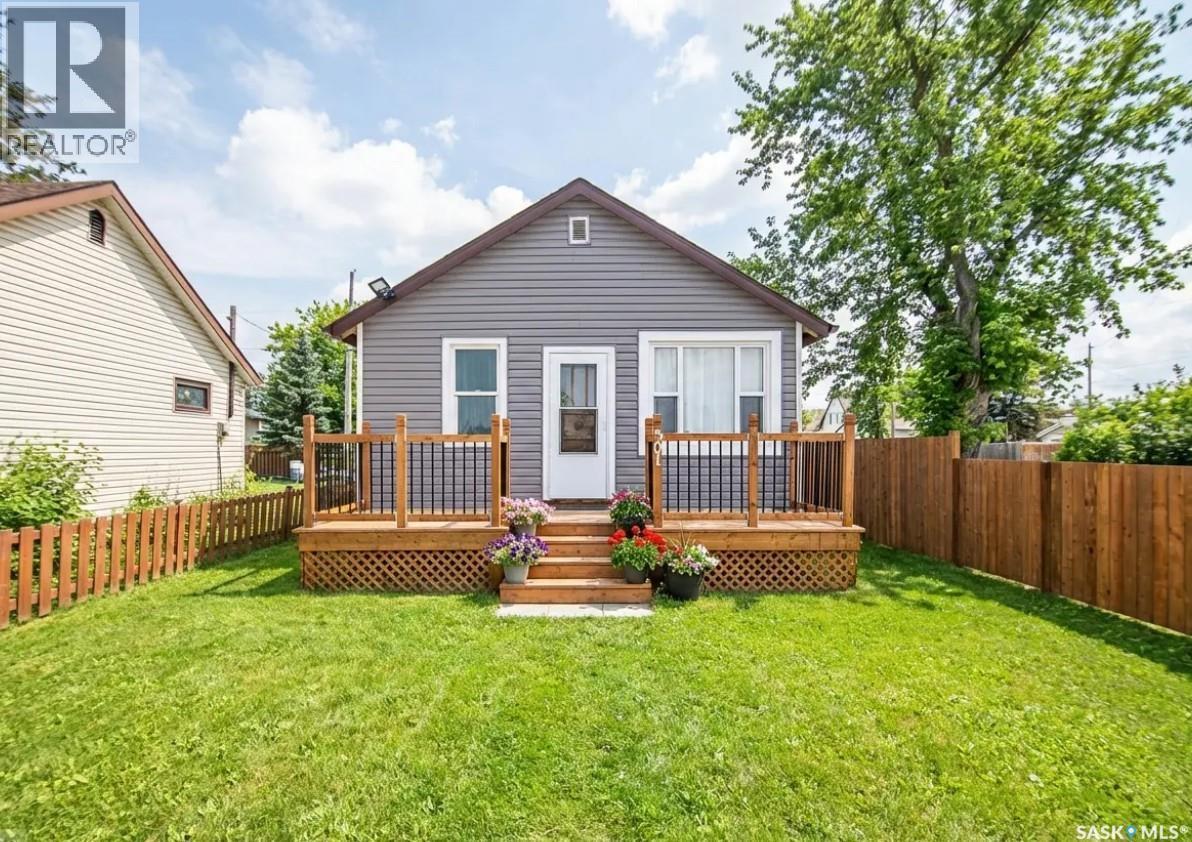 301 River Street E, Prince Albert, SK - Outdoor With Deck Patio Veranda