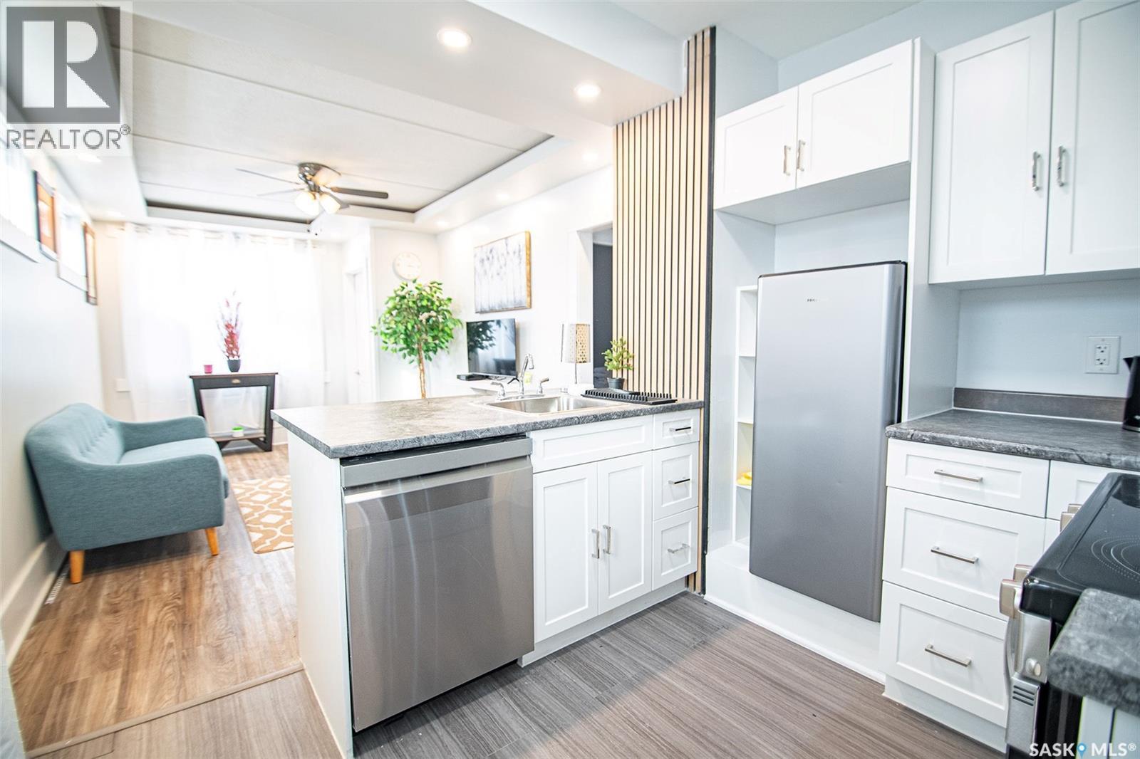 301 River Street E, Prince Albert, SK - Indoor Photo Showing Kitchen