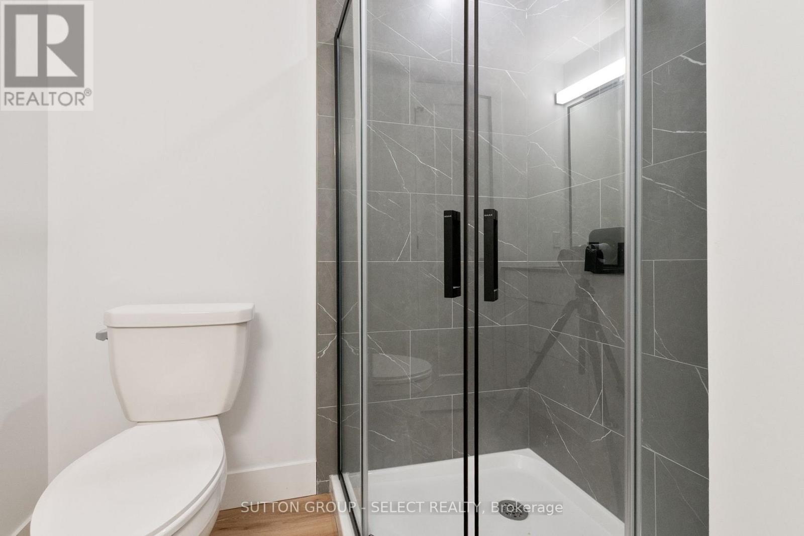 822 Maitland Street, London East (East B), ON - Indoor Photo Showing Bathroom