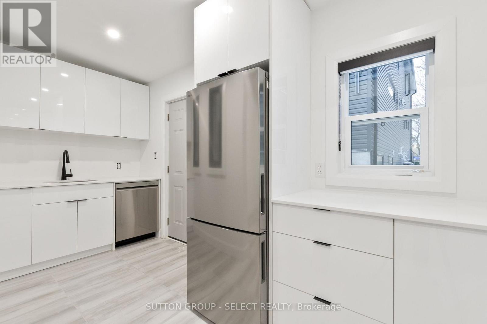 822 Maitland Street, London East (East B), ON - Indoor Photo Showing Kitchen
