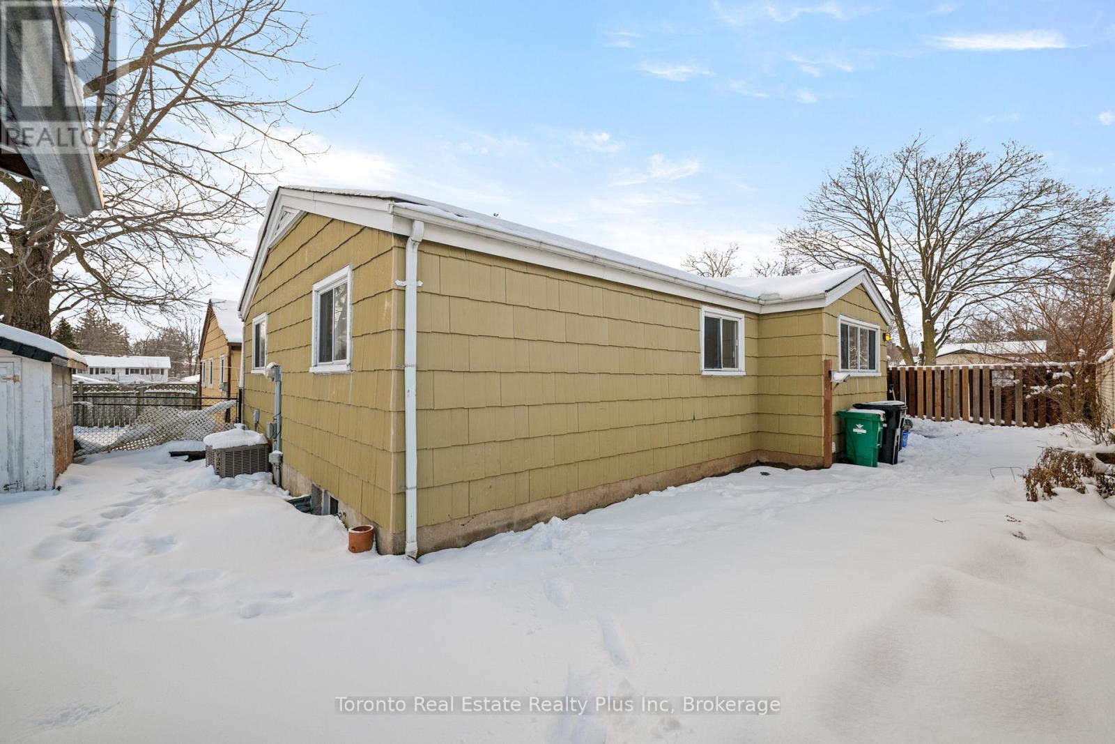 134 Pepperwood Crescent, Kitchener, ON - Outdoor With Exterior