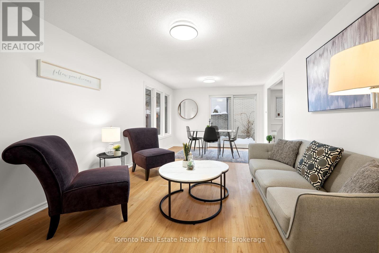 134 Pepperwood Crescent, Kitchener, ON - Indoor Photo Showing Living Room