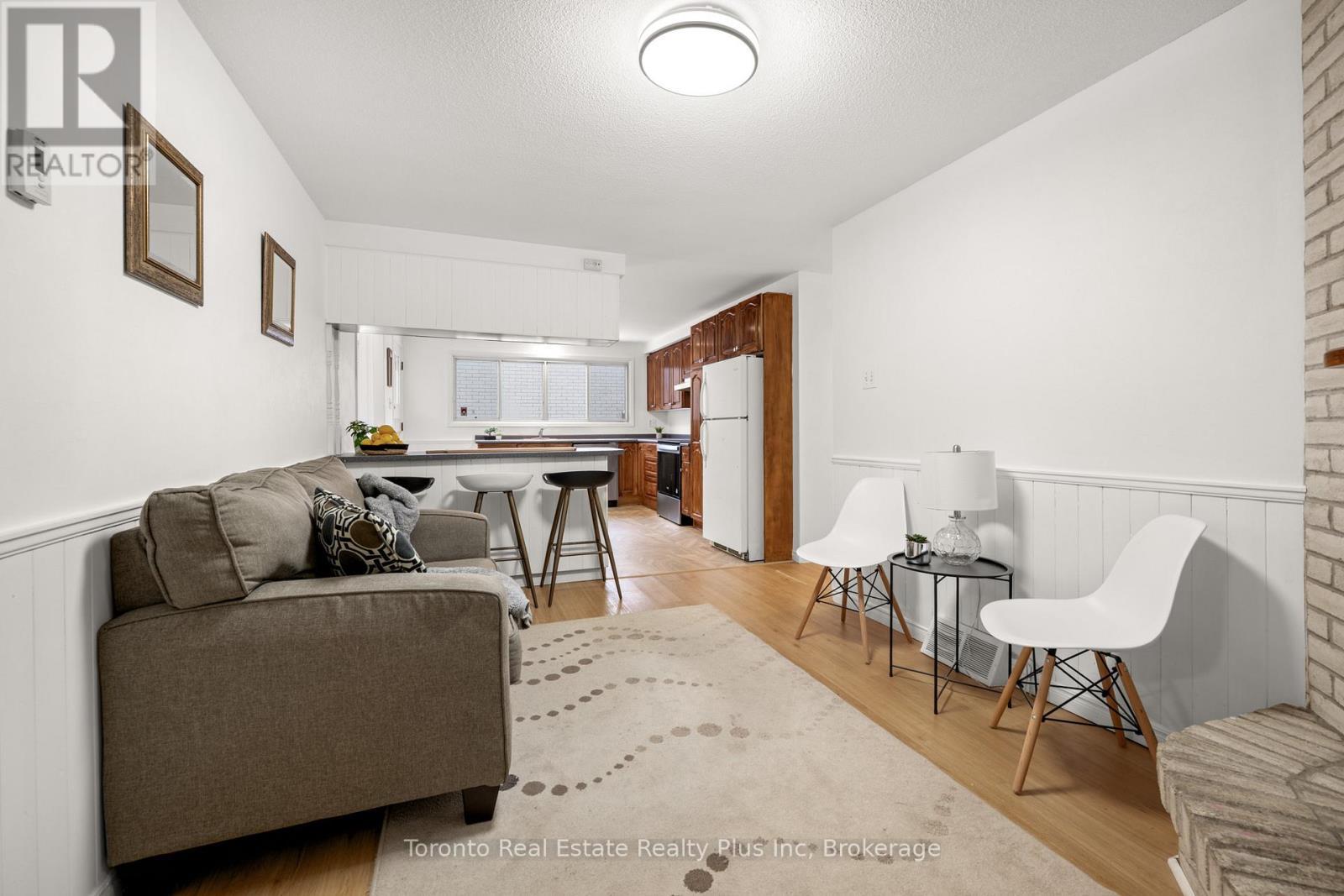134 Pepperwood Crescent, Kitchener, ON - Indoor Photo Showing Living Room