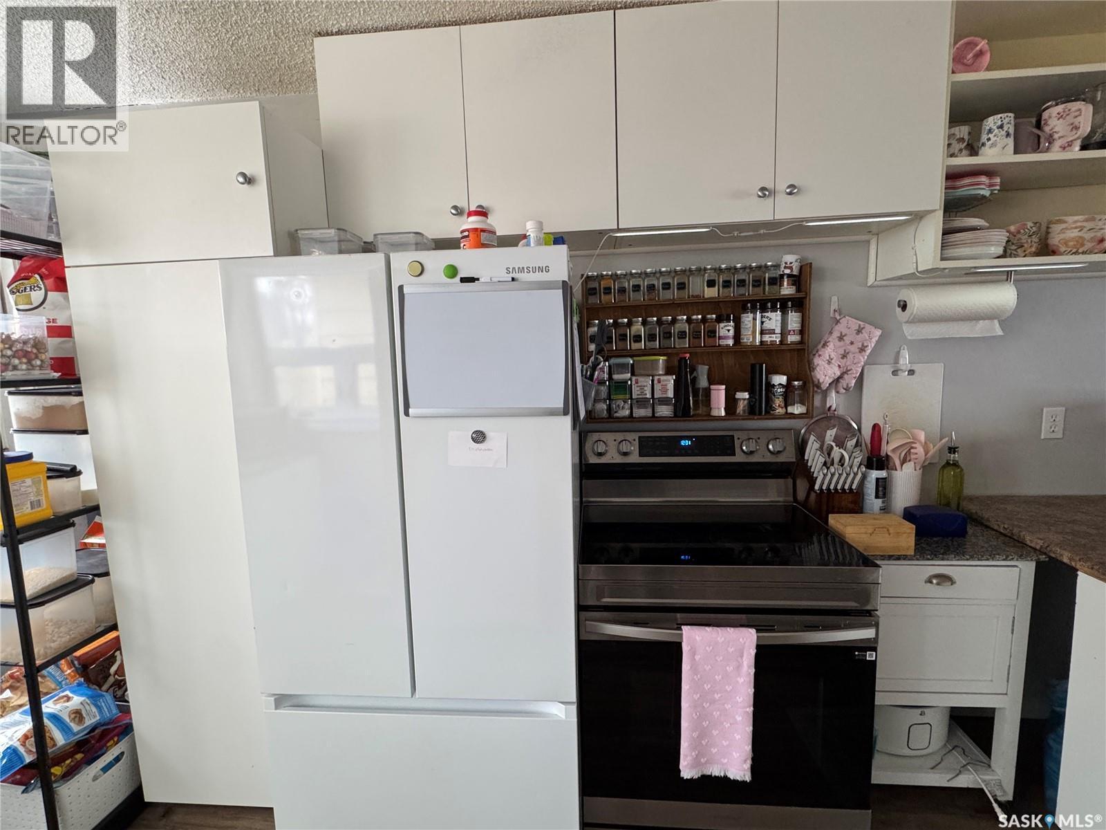 675 Pasqua Street, Regina, SK - Indoor Photo Showing Kitchen