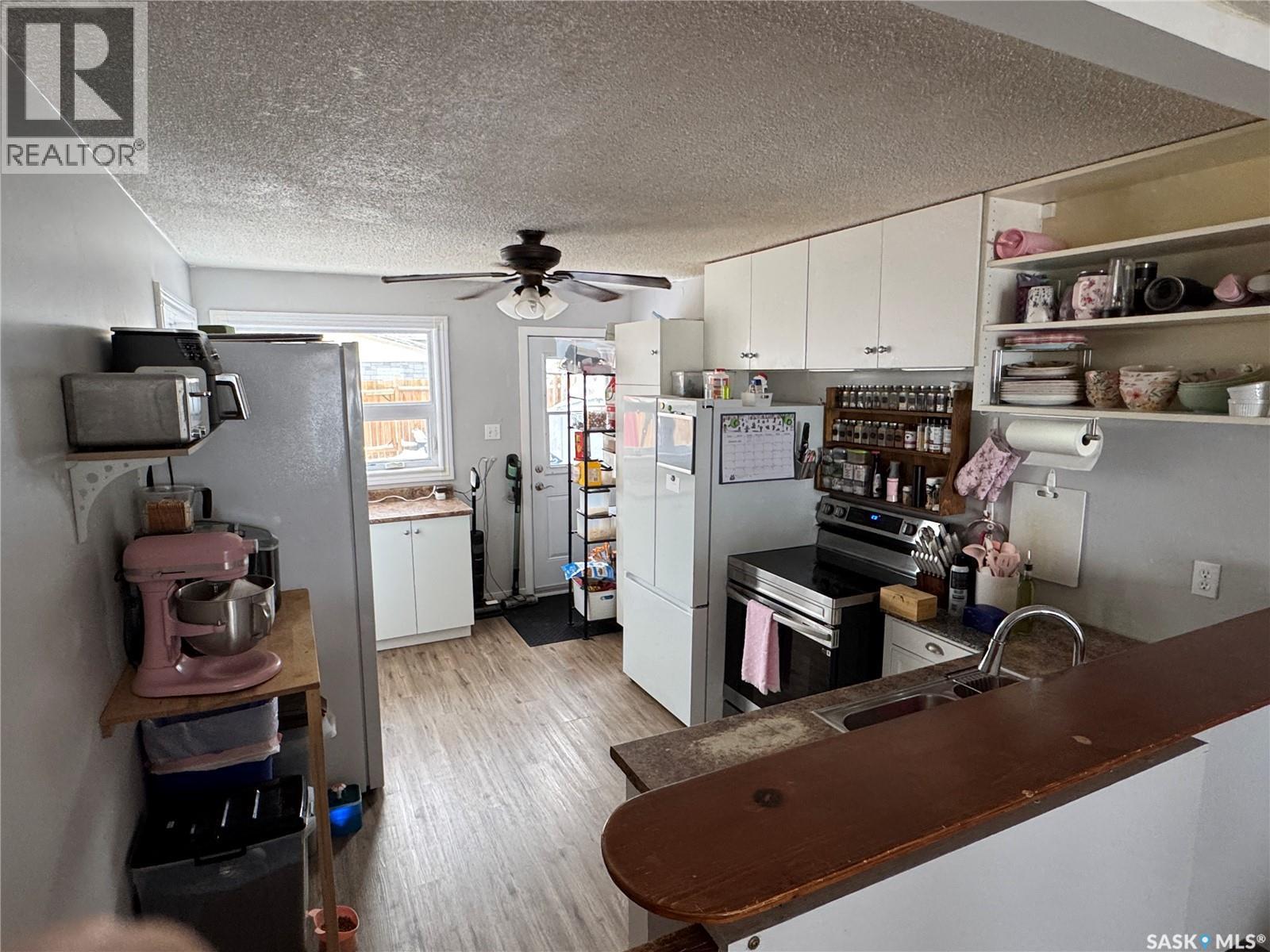 675 Pasqua Street, Regina, SK - Indoor Photo Showing Kitchen