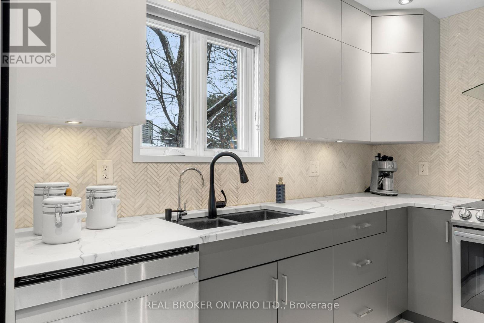 2212 Joanne Avenue, Ottawa, ON - Indoor Photo Showing Kitchen With Double Sink With Upgraded Kitchen