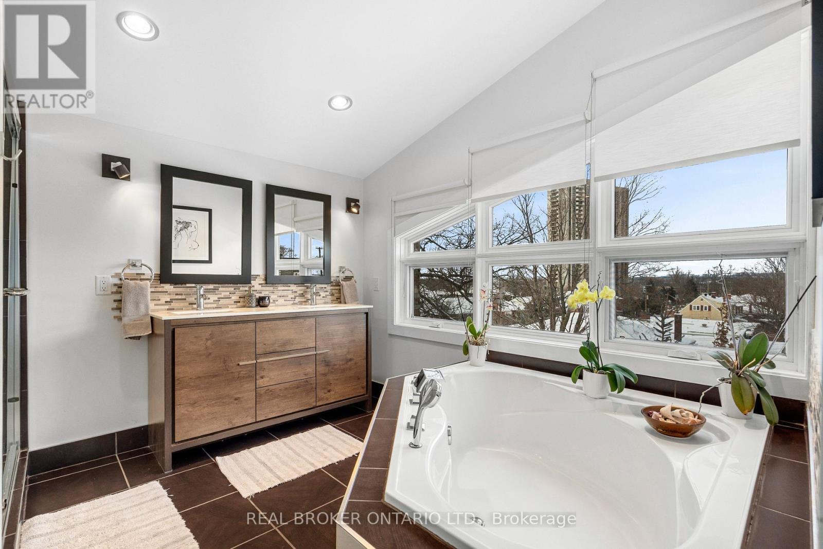 2212 Joanne Avenue, Ottawa, ON - Indoor Photo Showing Bathroom