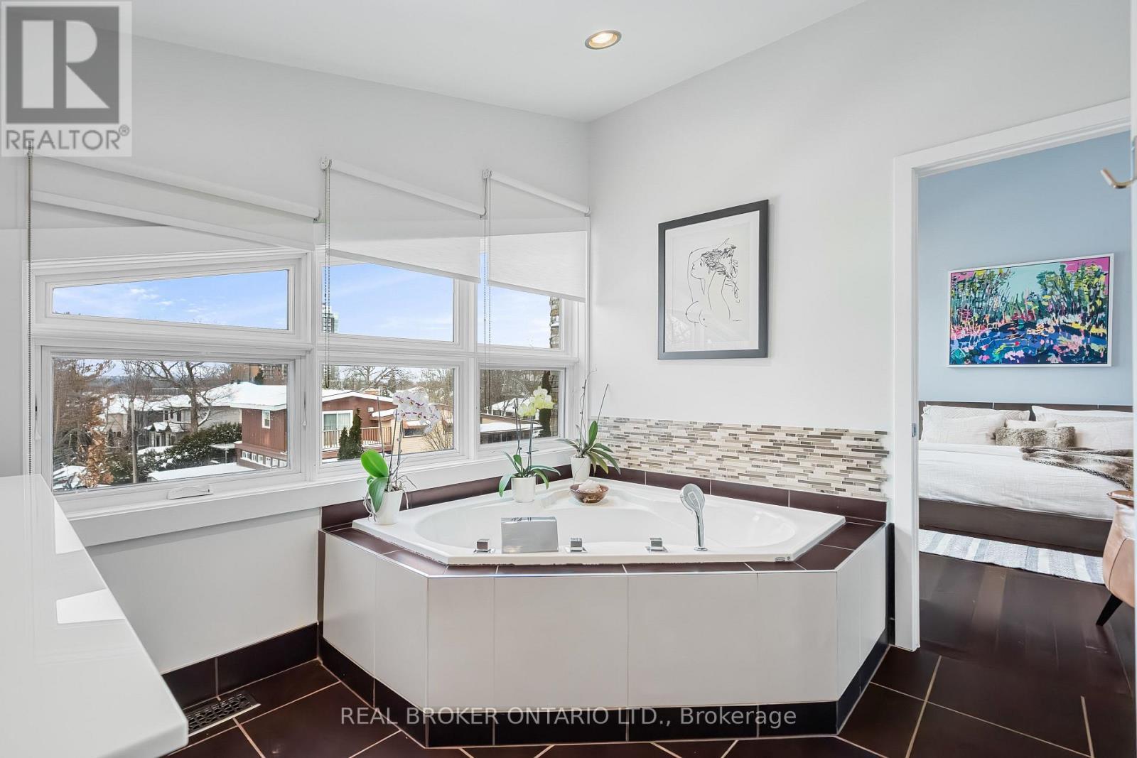 2212 Joanne Avenue, Ottawa, ON - Indoor Photo Showing Bathroom
