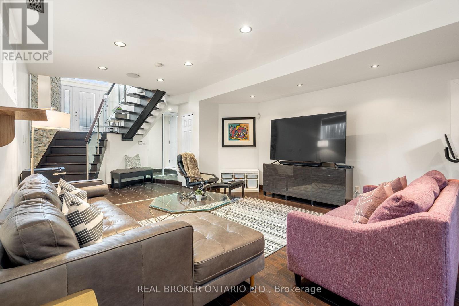 2212 Joanne Avenue, Ottawa, ON - Indoor Photo Showing Living Room