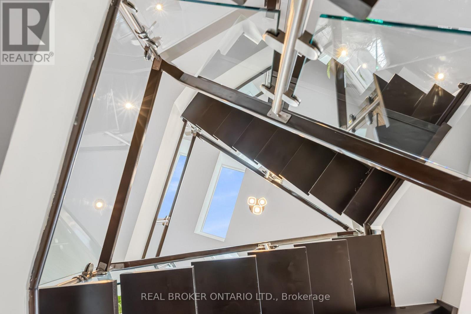 2212 Joanne Avenue, Ottawa, ON - Indoor Photo Showing Other Room
