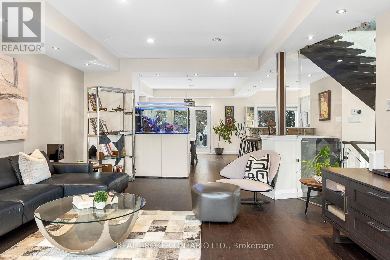 2212 Joanne Avenue, Ottawa, ON - Indoor Photo Showing Living Room