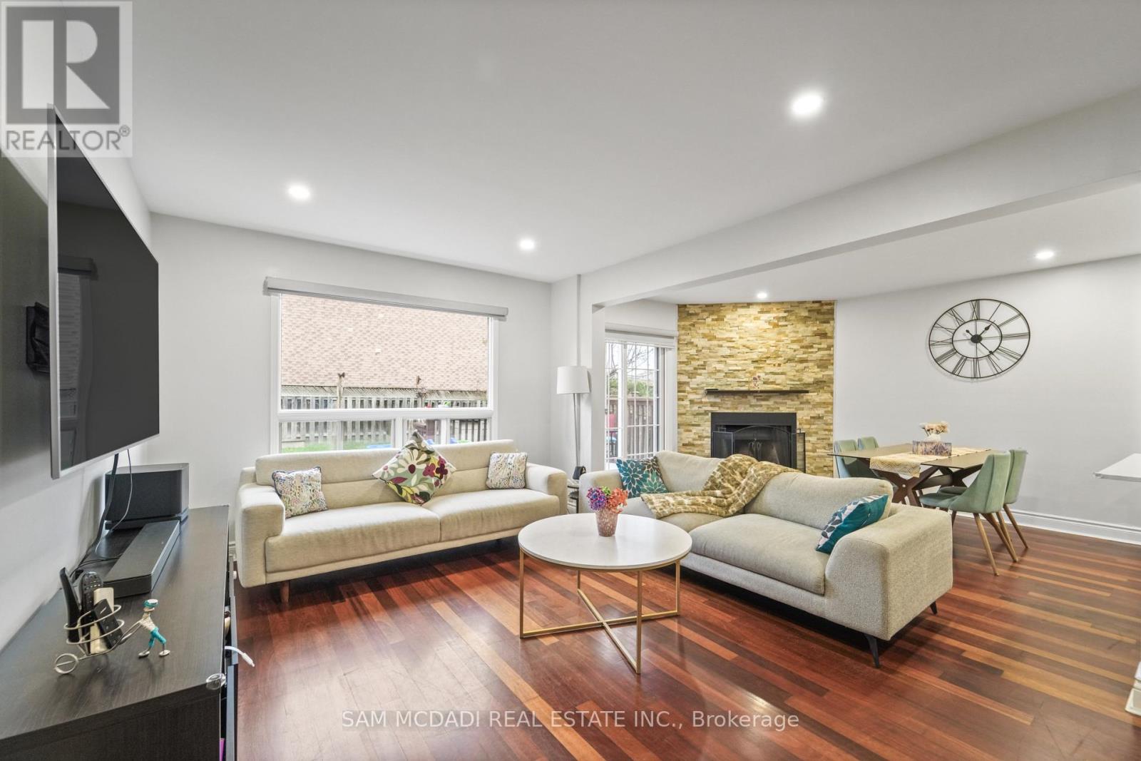 2988 Gulfstream Way, Mississauga, ON - Indoor Photo Showing Living Room With Fireplace
