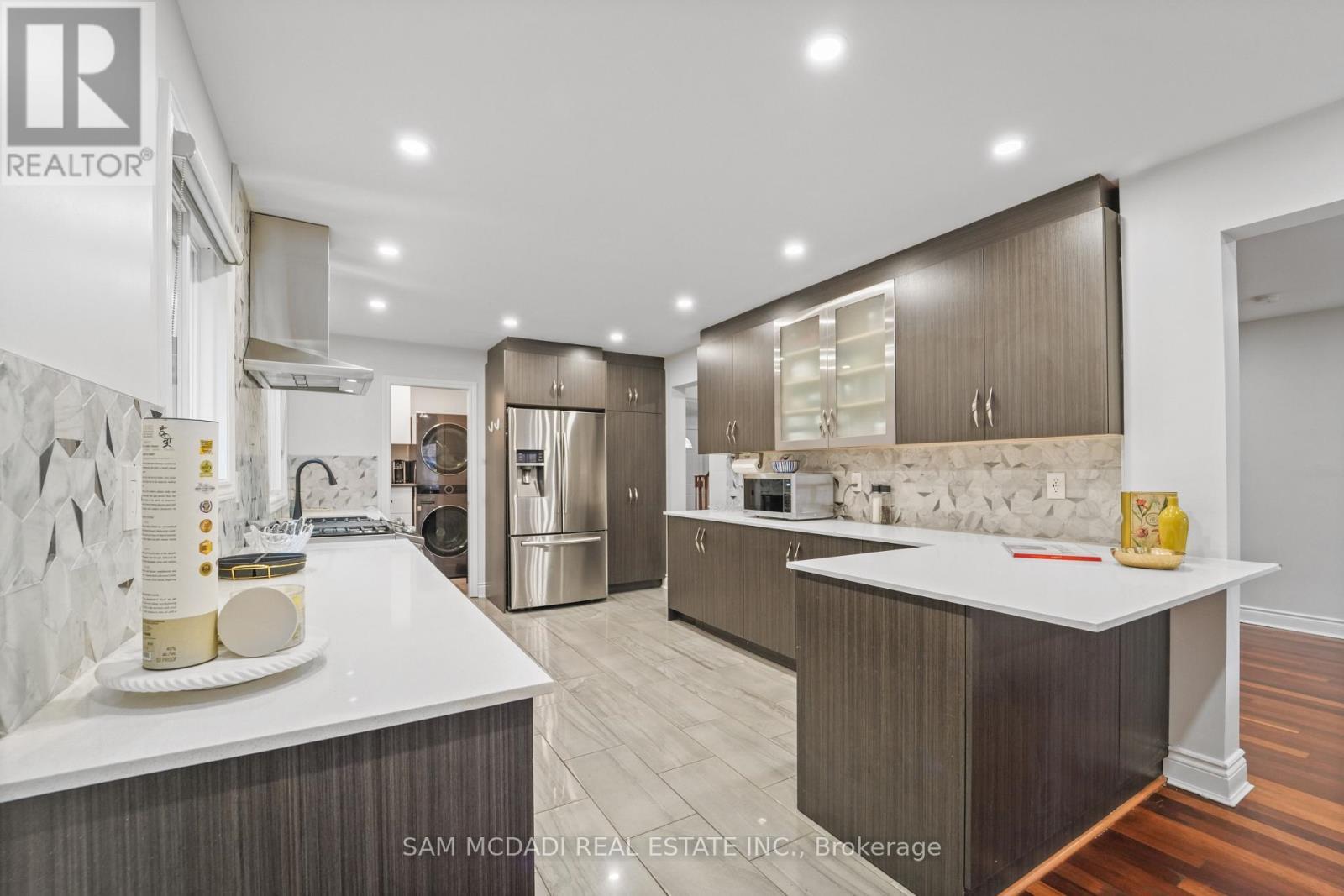 2988 Gulfstream Way, Mississauga, ON - Indoor Photo Showing Kitchen