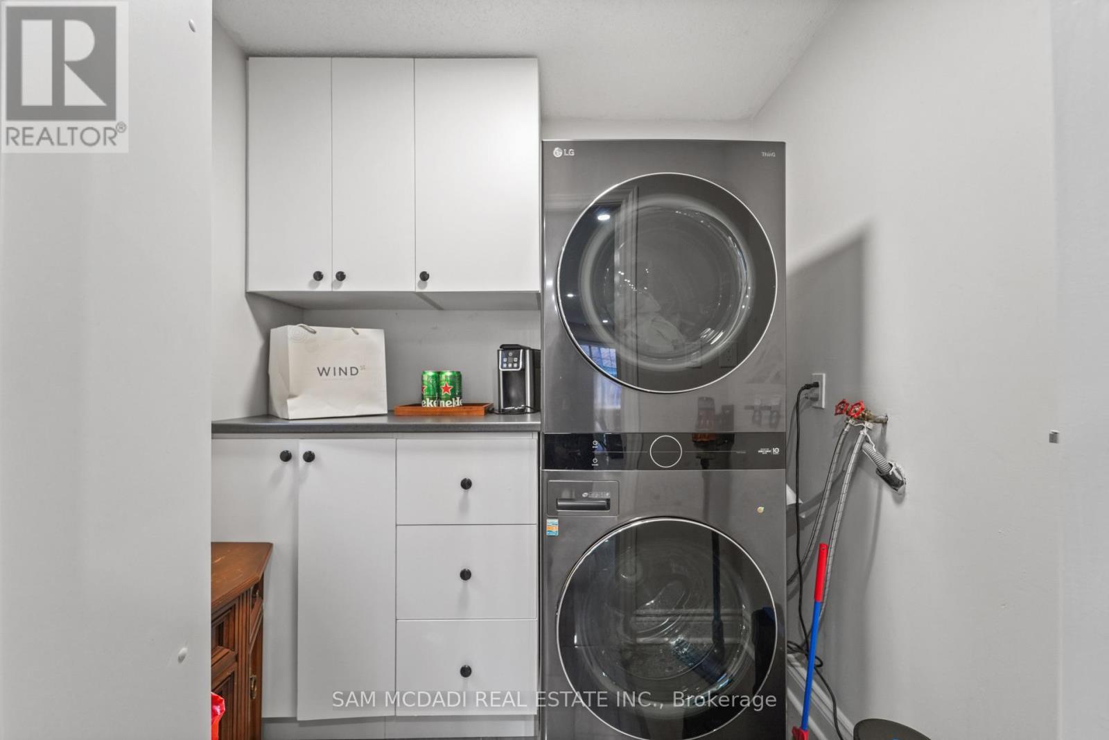 2988 Gulfstream Way, Mississauga, ON - Indoor Photo Showing Laundry Room