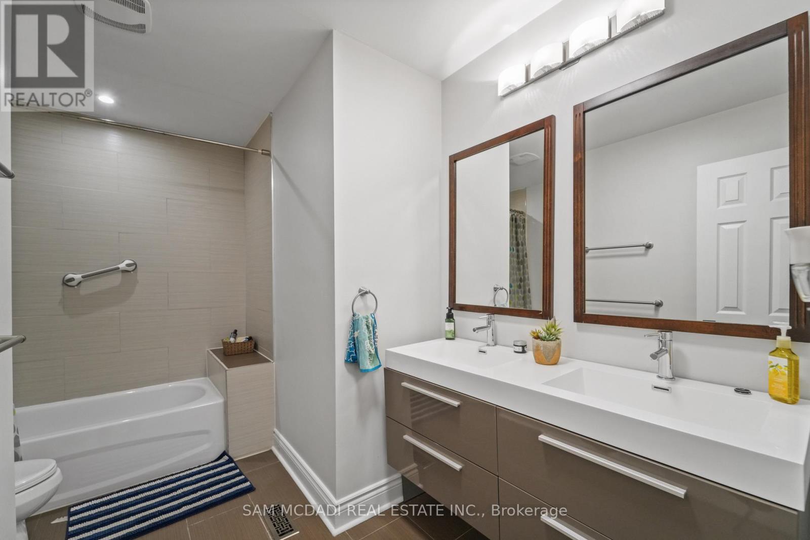 2988 Gulfstream Way, Mississauga, ON - Indoor Photo Showing Bathroom