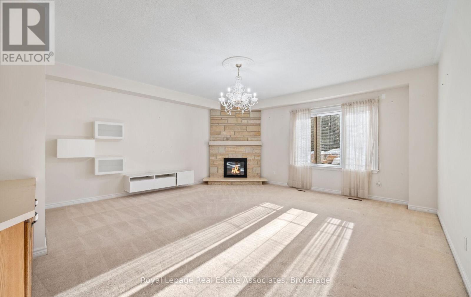 5278 Hilton Court, Mississauga, ON - Indoor Photo Showing Other Room With Fireplace