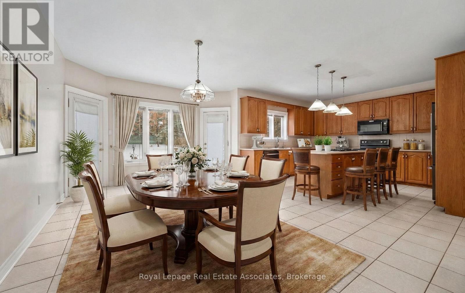 5278 Hilton Court, Mississauga, ON - Indoor Photo Showing Dining Room