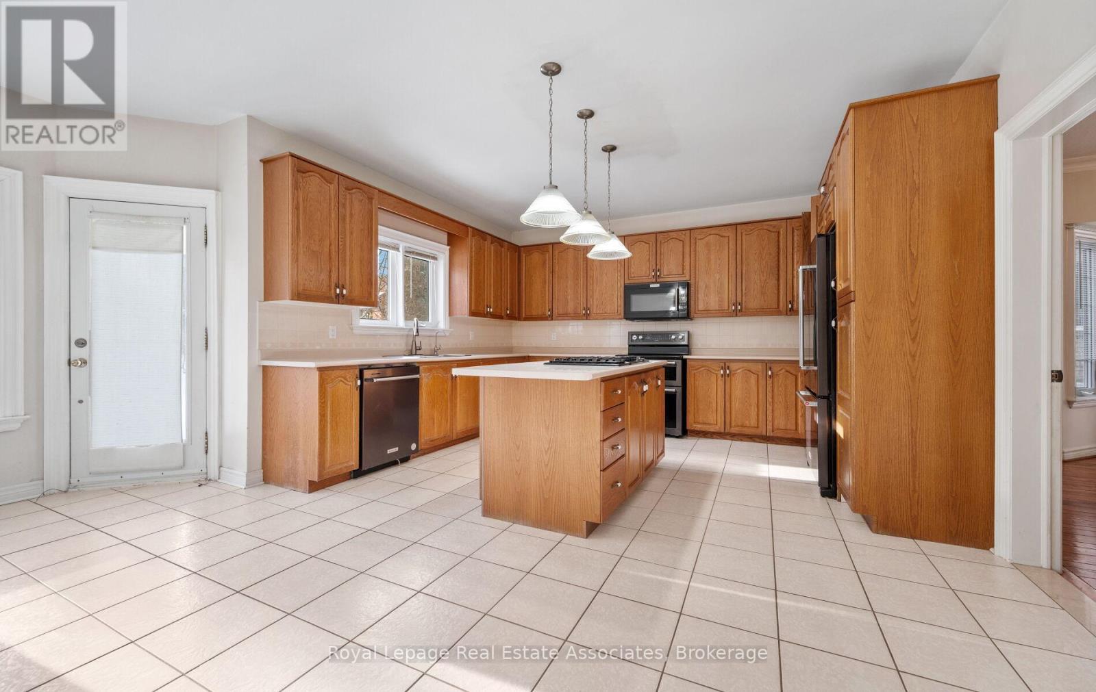5278 Hilton Court, Mississauga, ON - Indoor Photo Showing Kitchen
